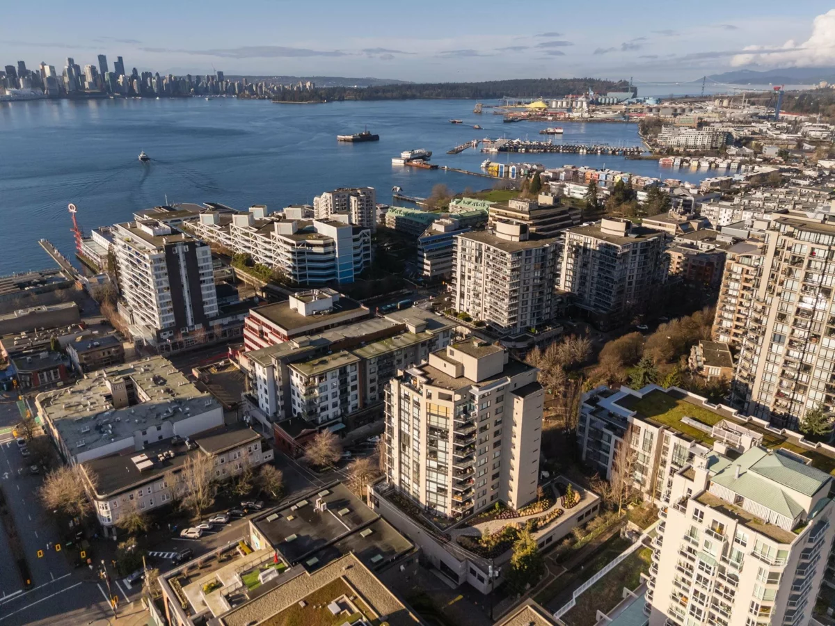 Entry Foyer Photo of 1001 124 W 1st Street, North Vancouver, BC