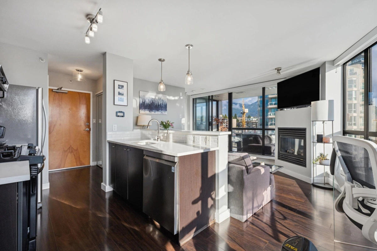 Kitchen Island Photo of 1001 124 W 1st Street, North Vancouver, BC