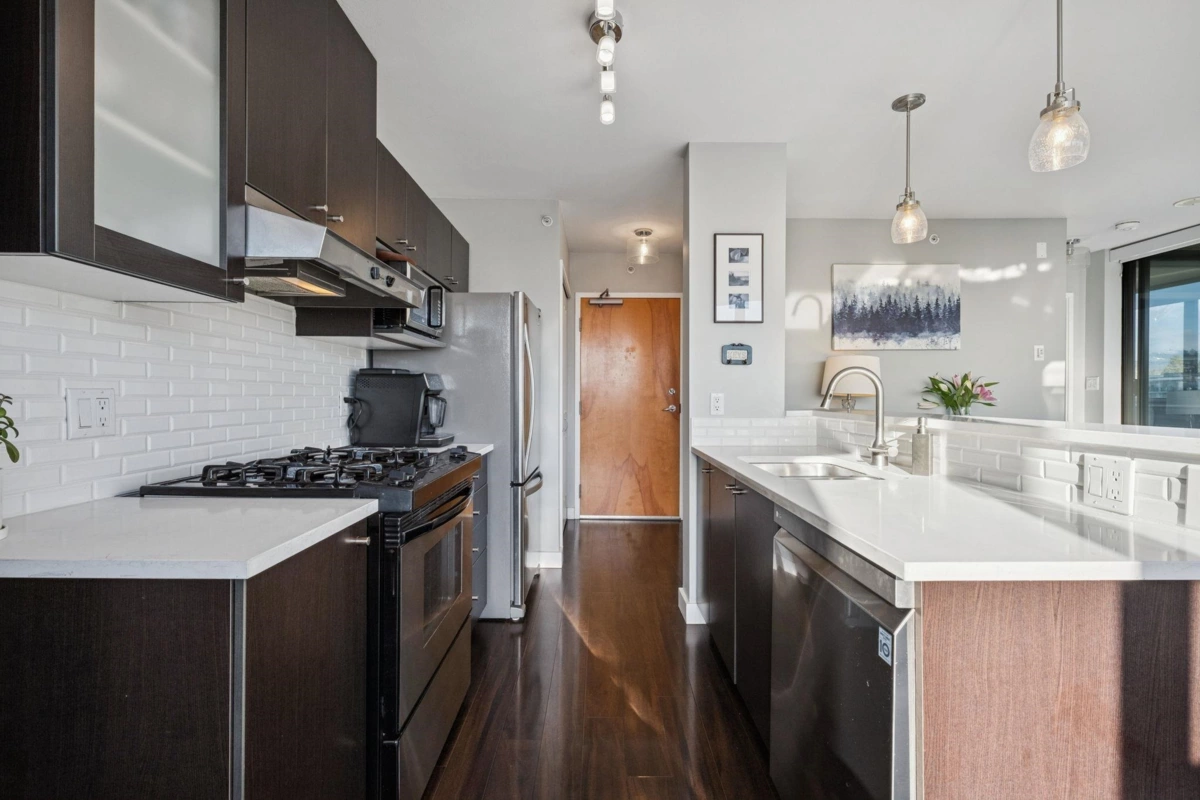 Kitchen Photo of 1001 124 W 1st Street, North Vancouver, BC