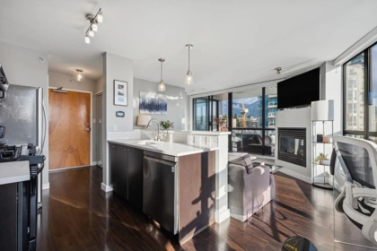 Kitchen Island Photo of 1001 124 W 1st Street, North Vancouver, BC