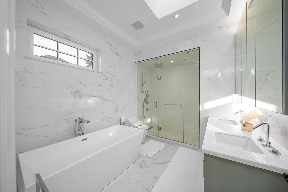 Hot Tub / Spa Photo of 6338 Elm Street, Vancouver, BC