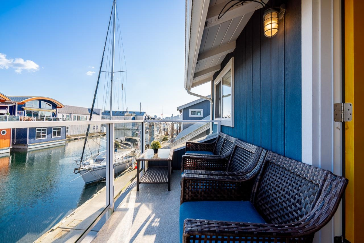 Backyard Photo of A015 415 Esplanade Avenue, North Vancouver, BC