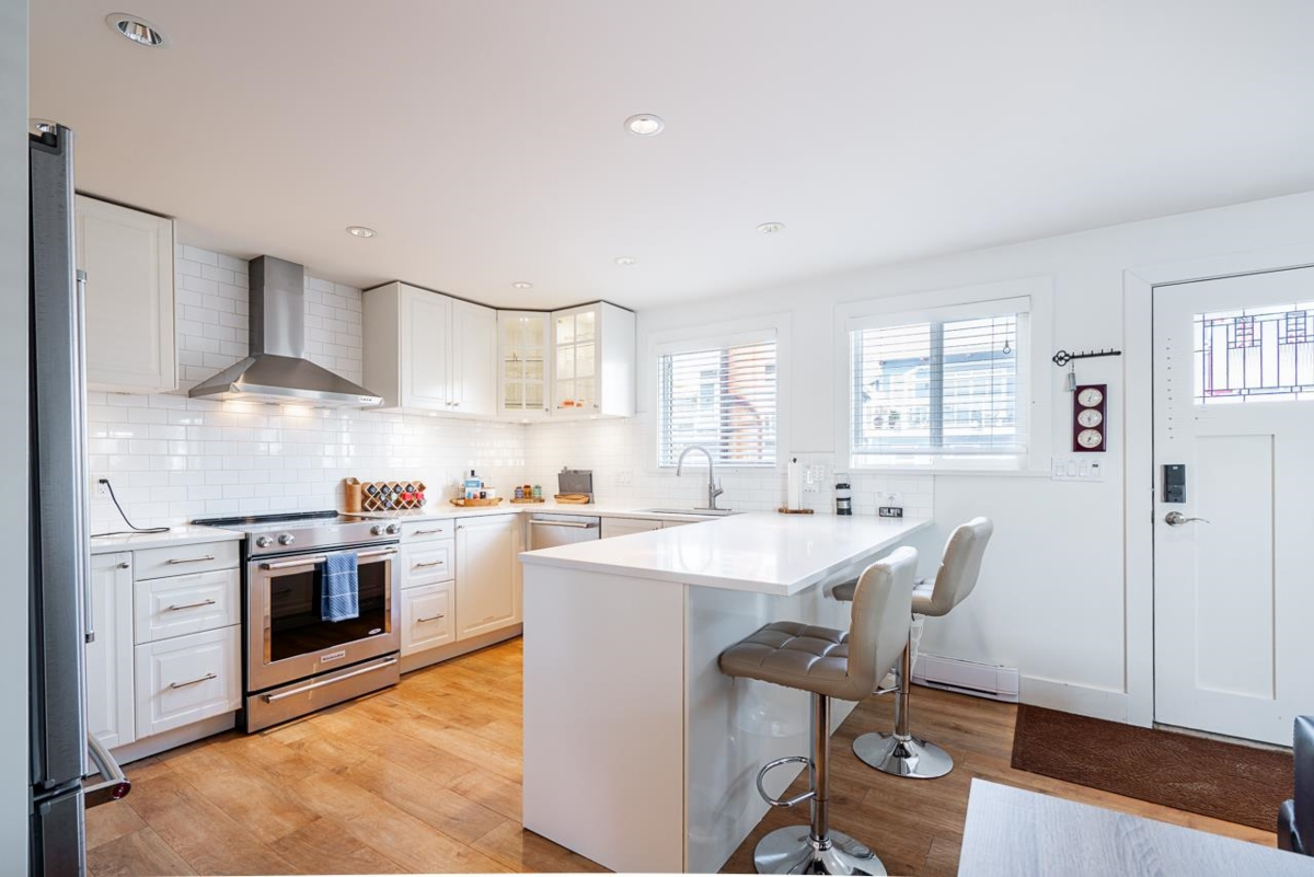 Dining Area Photo of A015 415 Esplanade Avenue, North Vancouver, BC