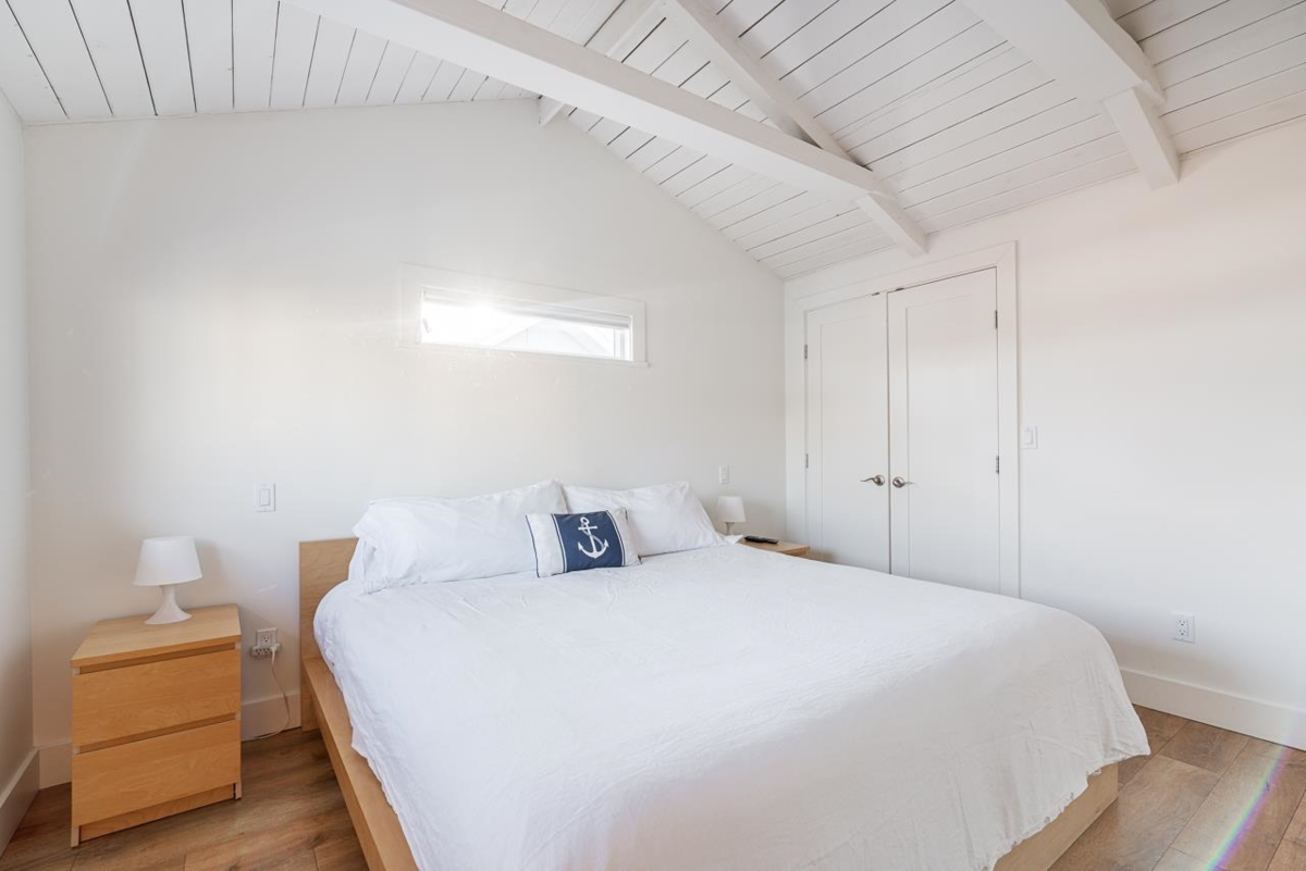 Entry Foyer Photo of A015 415 Esplanade Avenue, North Vancouver, BC