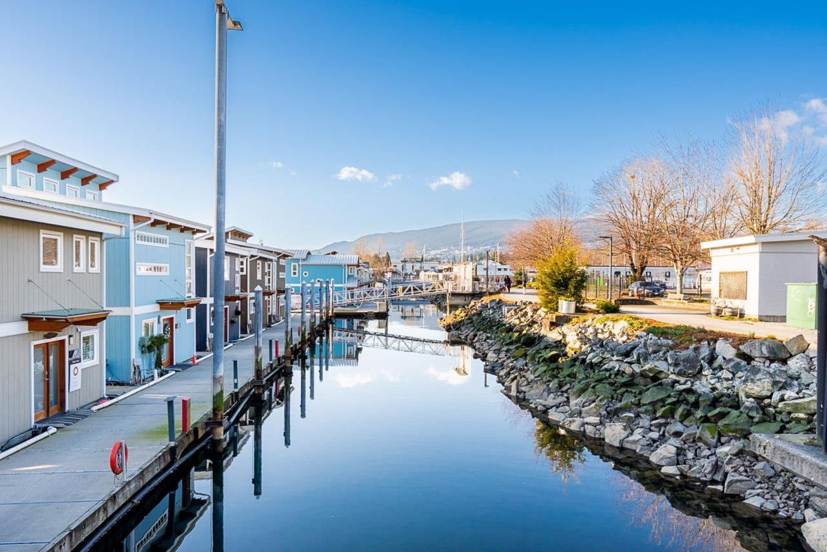 Garden / Landscaping Photo of A015 415 Esplanade Avenue, North Vancouver, BC