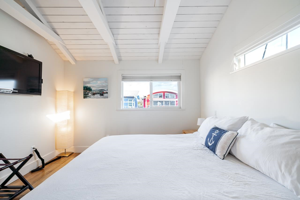 Hallway Photo of A015 415 Esplanade Avenue, North Vancouver, BC