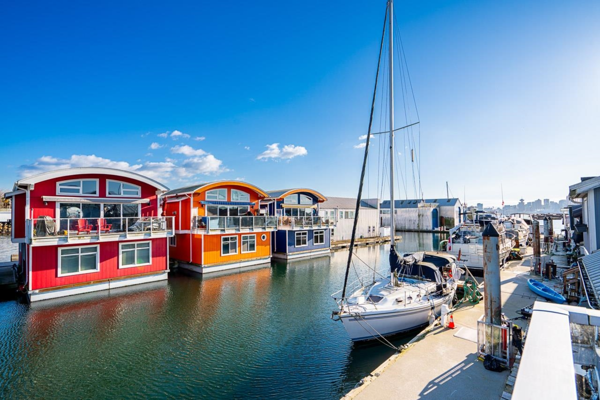 Hot Tub / Spa Photo of A015 415 Esplanade Avenue, North Vancouver, BC