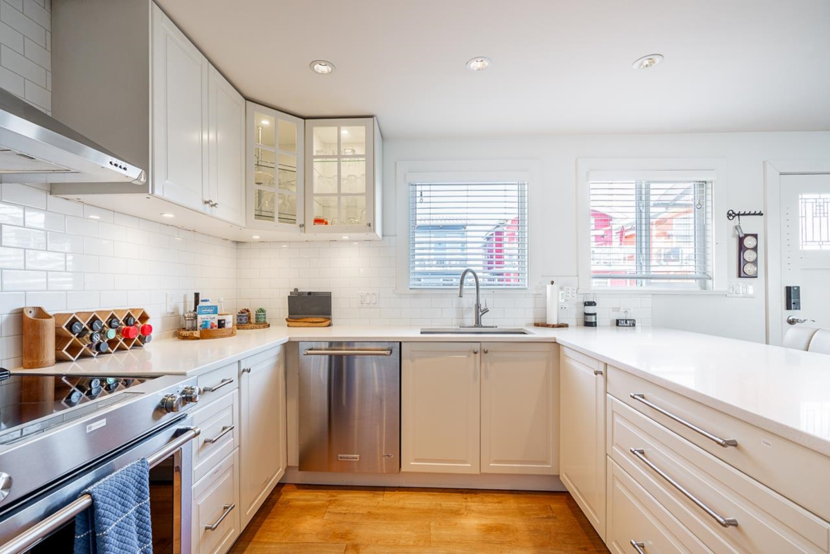 Kitchen Photo of A015 415 Esplanade Avenue, North Vancouver, BC