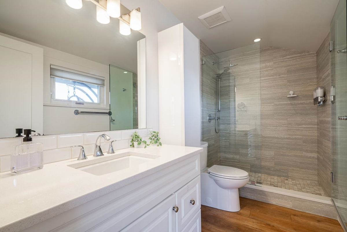 Staircase Photo of A015 415 Esplanade Avenue, North Vancouver, BC