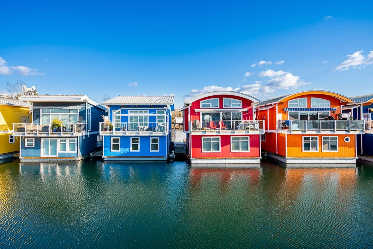 Swimming Pool Photo of A015 415 Esplanade Avenue, North Vancouver, BC