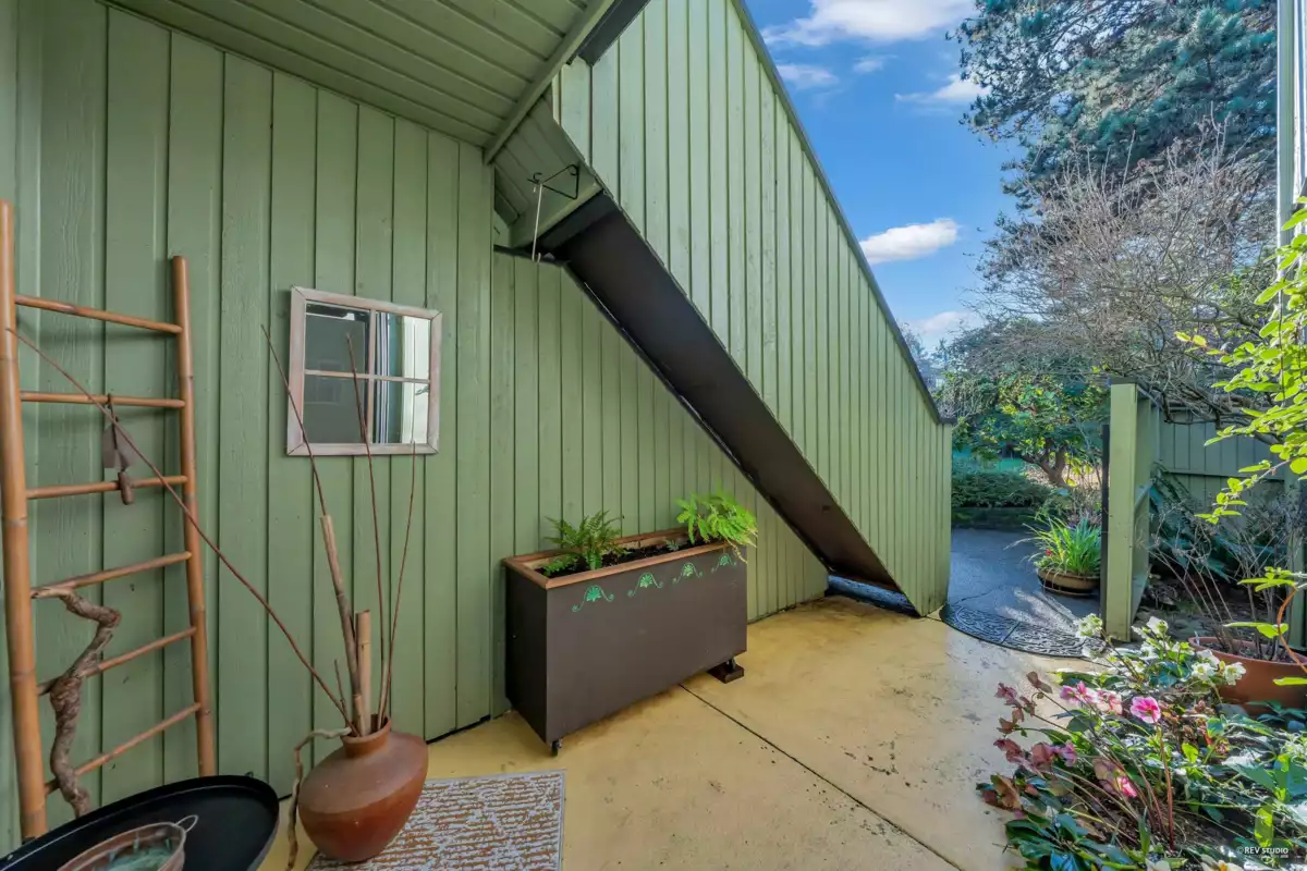 Front Yard Photo of 1031 Scantlings, Vancouver, BC