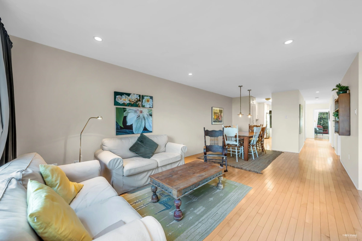 Kitchen Island Photo of 1031 Scantlings, Vancouver, BC