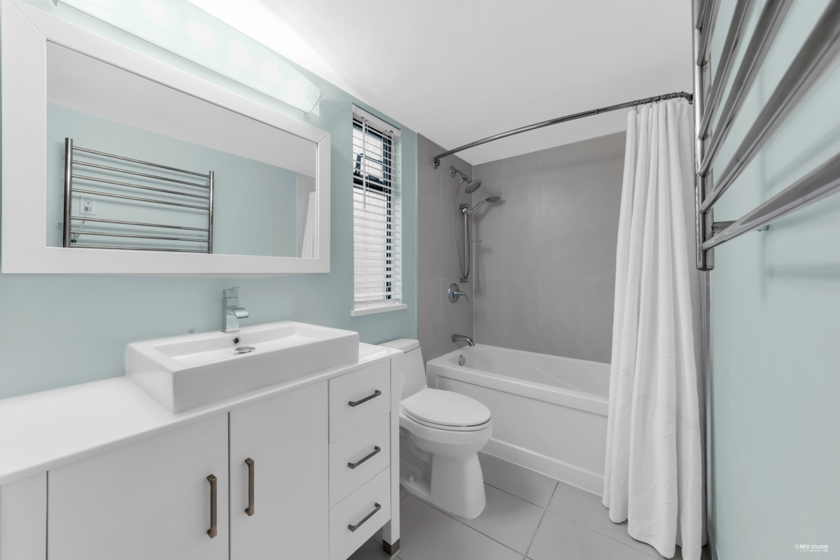 Laundry Room Photo of 1031 Scantlings, Vancouver, BC