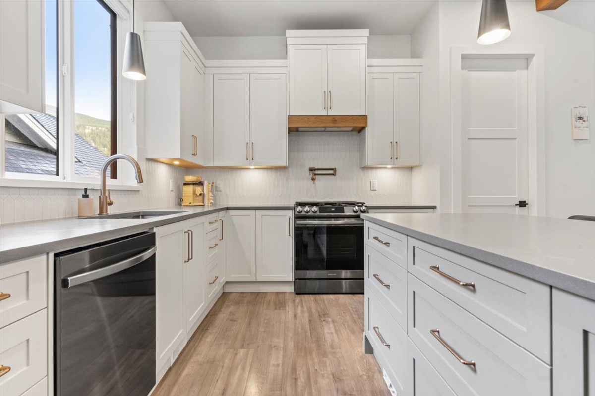 Bedroom 2 Photo of 74 1880 Columbia Valley Road, Cultus Lake, BC