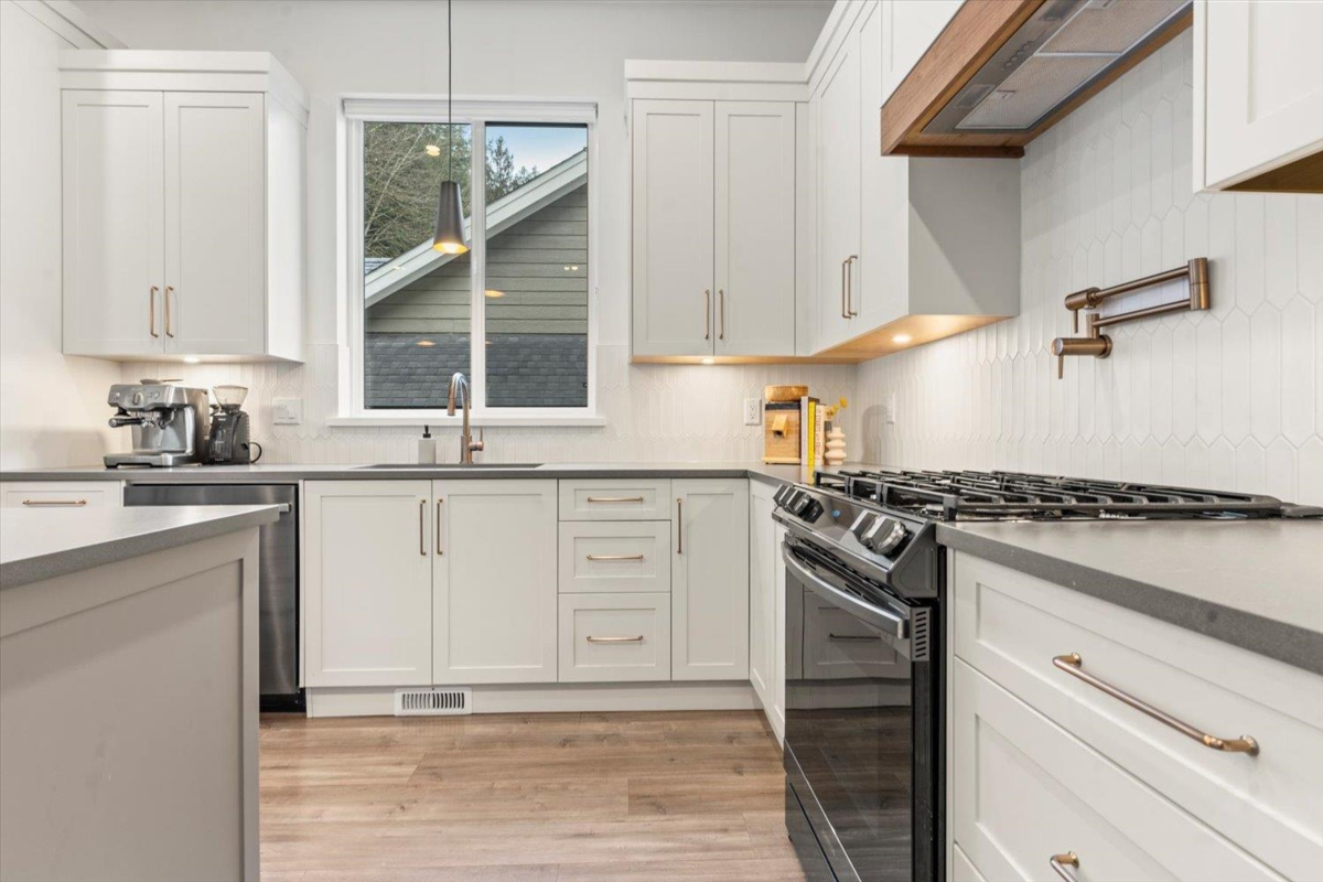 Bedroom 3 Photo of 74 1880 Columbia Valley Road, Cultus Lake, BC