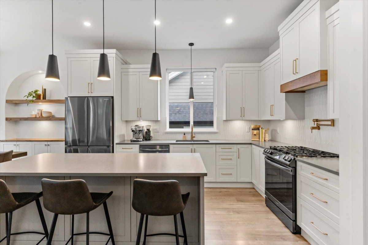 Walk-In Closet Photo of 74 1880 Columbia Valley Road, Cultus Lake, BC