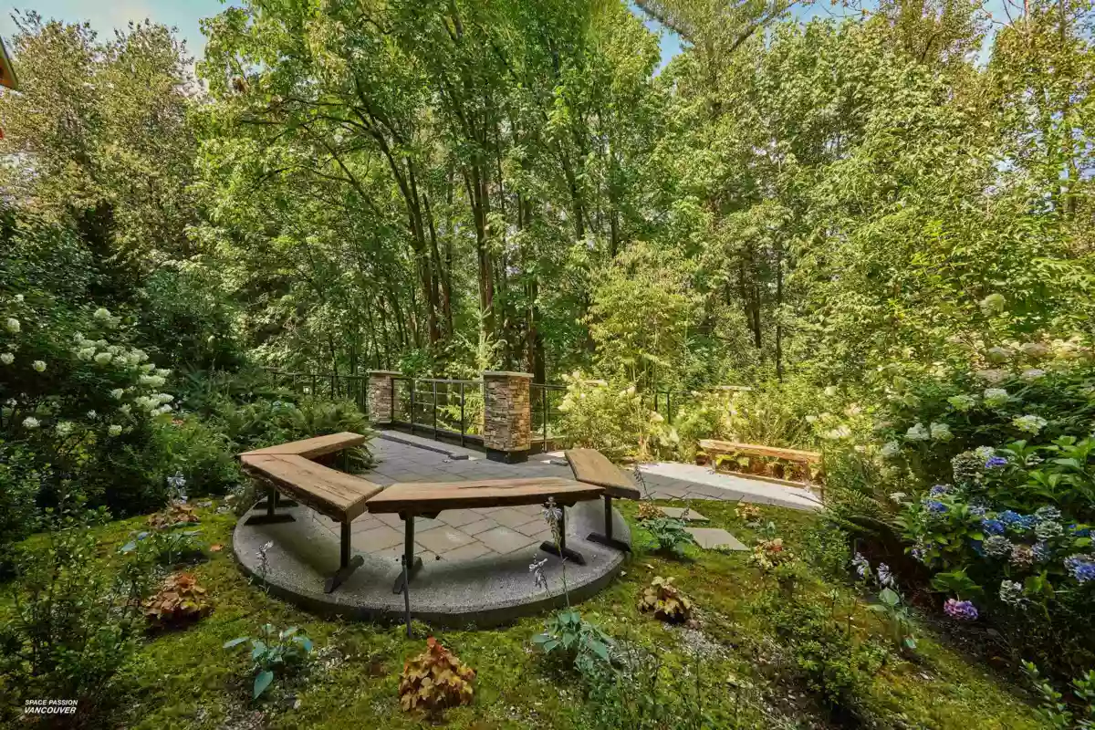 Front Yard Photo of 602 2495 Wilson Avenue, Port Coquitlam, BC