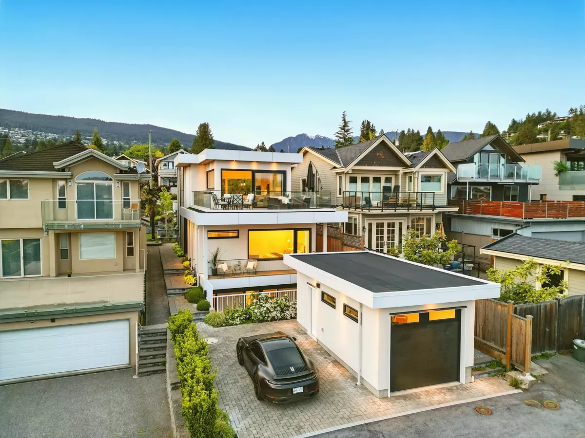 Dining Area Photo of 1236 Duchess Avenue, West Vancouver, BC