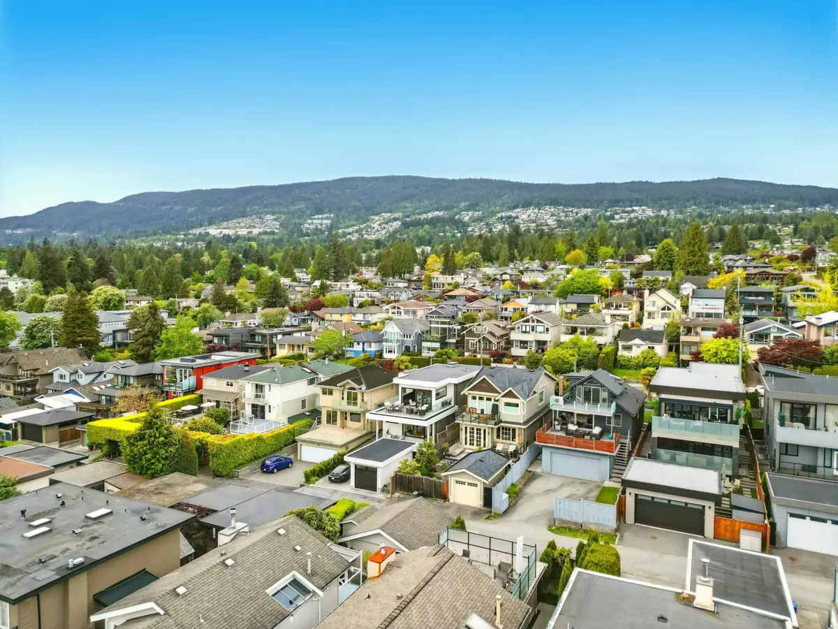 Fitness Center Photo Near 1236 Duchess Avenue, West Vancouver, BC