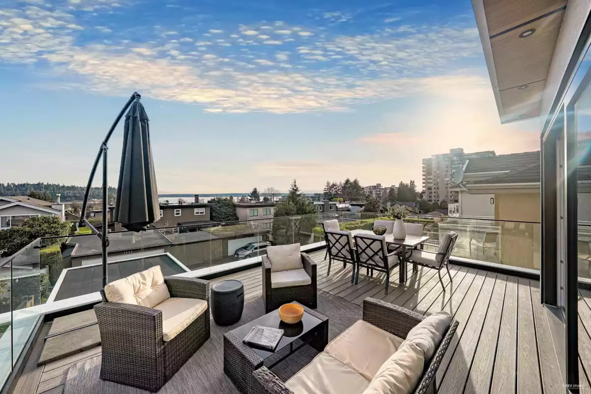 Hallway Photo of 1236 Duchess Avenue, West Vancouver, BC