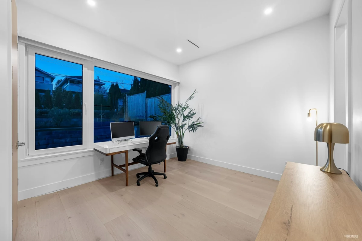 Hot Tub / Spa Photo of 1236 Duchess Avenue, West Vancouver, BC