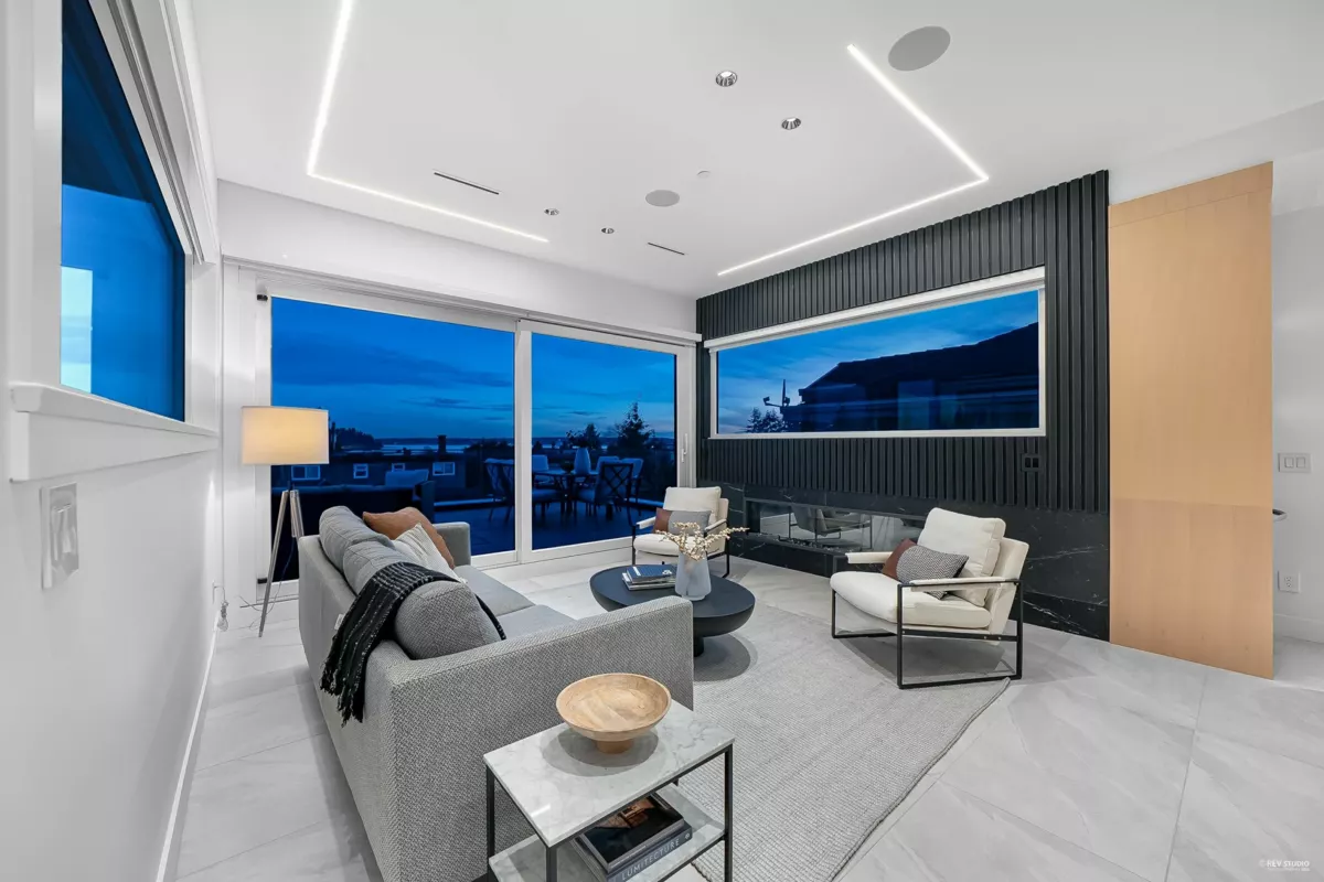 Kitchen Island Photo of 1236 Duchess Avenue, West Vancouver, BC