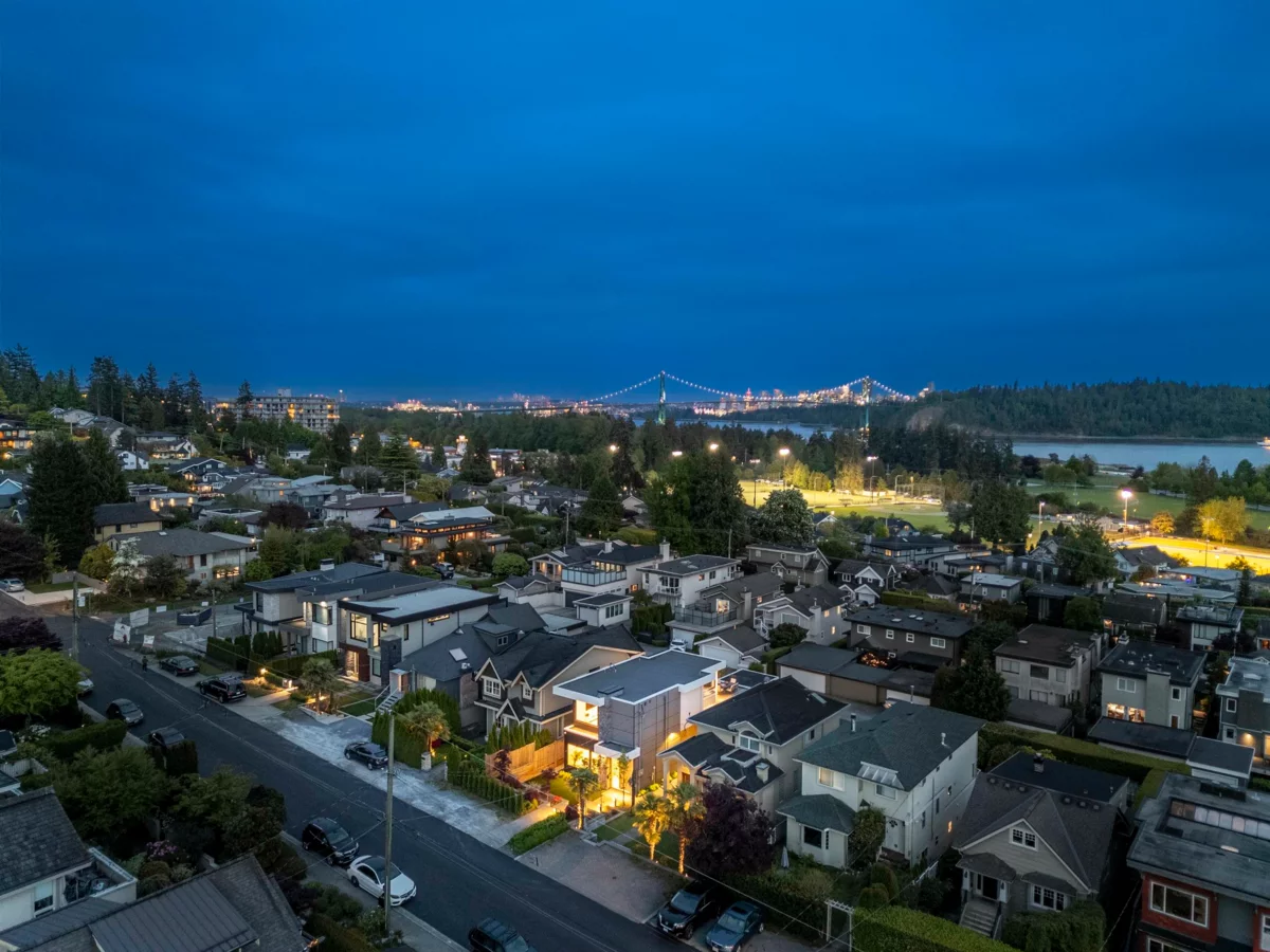 Kitchen Photo of 1236 Duchess Avenue, West Vancouver, BC