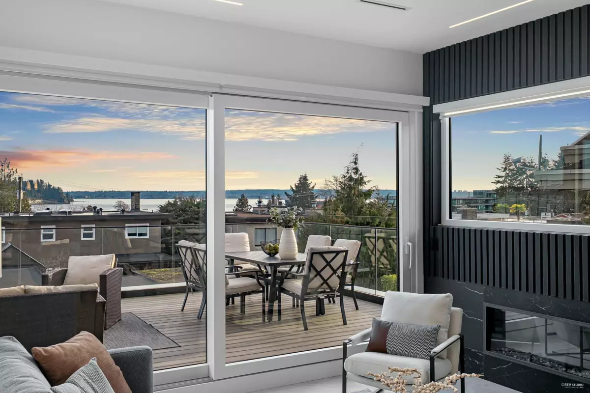 Living Room Photo of 1236 Duchess Avenue, West Vancouver, BC