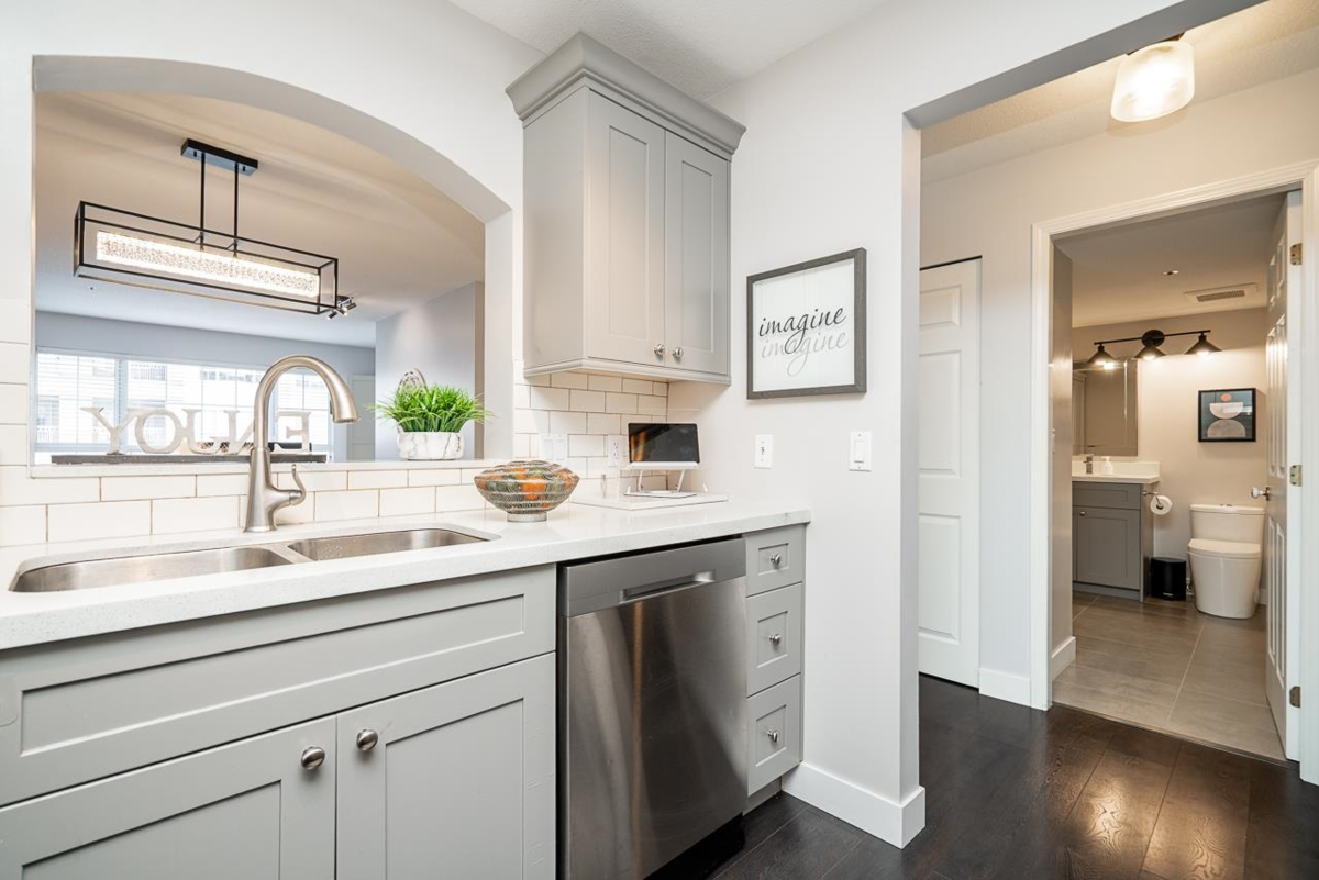 Breakfast Nook Photo of 303 2960 Princess Crescent, Coquitlam, BC