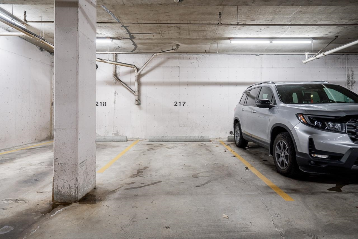 Entry Foyer Photo of 303 2960 Princess Crescent, Coquitlam, BC