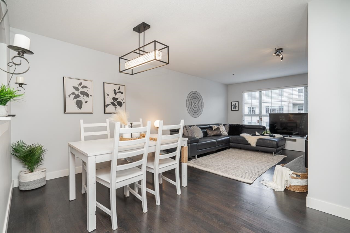 Family Room Photo of 303 2960 Princess Crescent, Coquitlam, BC