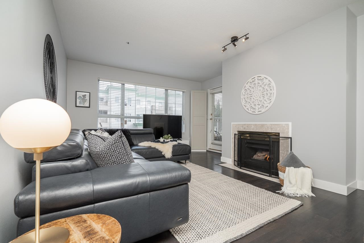 Kitchen Photo of 303 2960 Princess Crescent, Coquitlam, BC