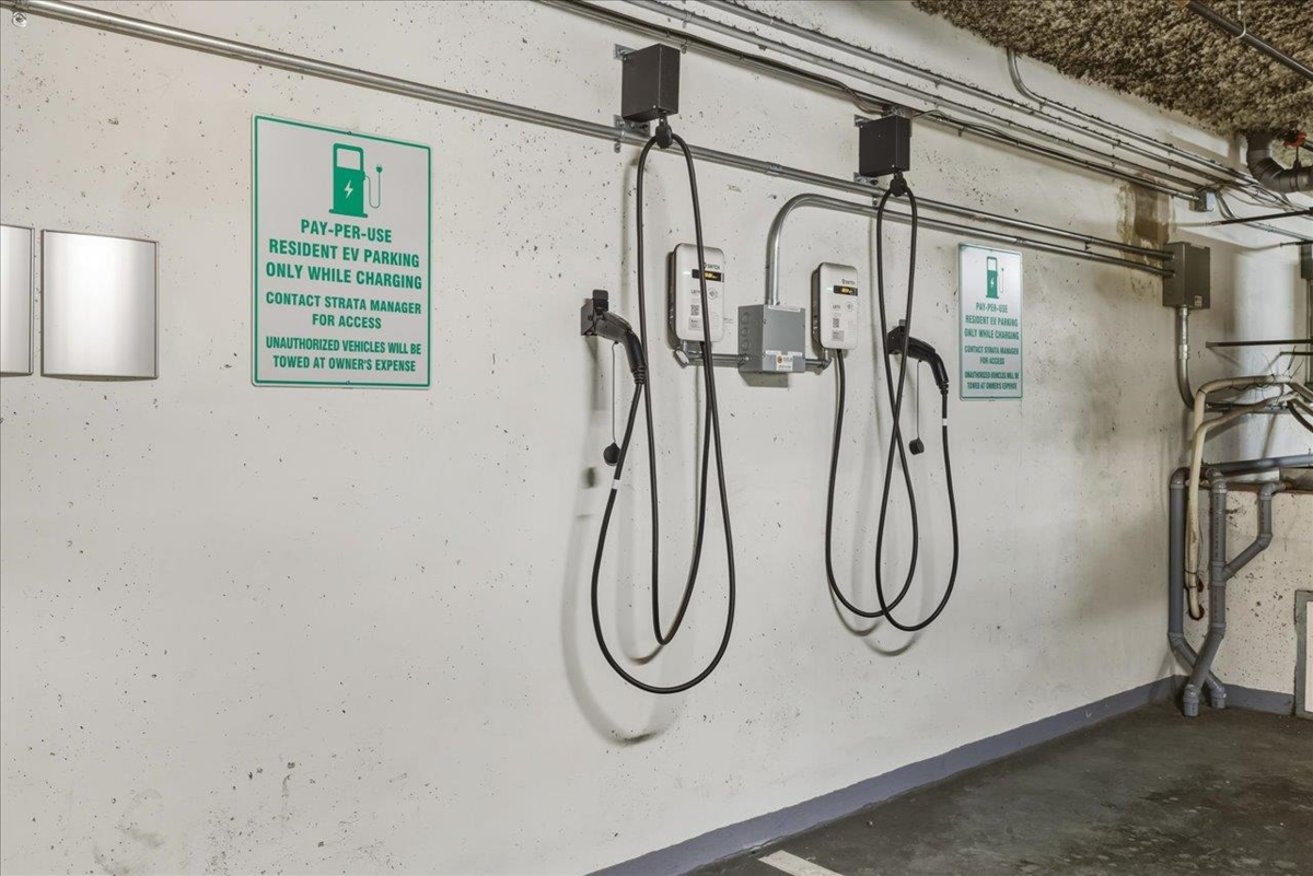 Swimming Pool Photo of 4602 2180 Kelly Avenue, Port Coquitlam, BC