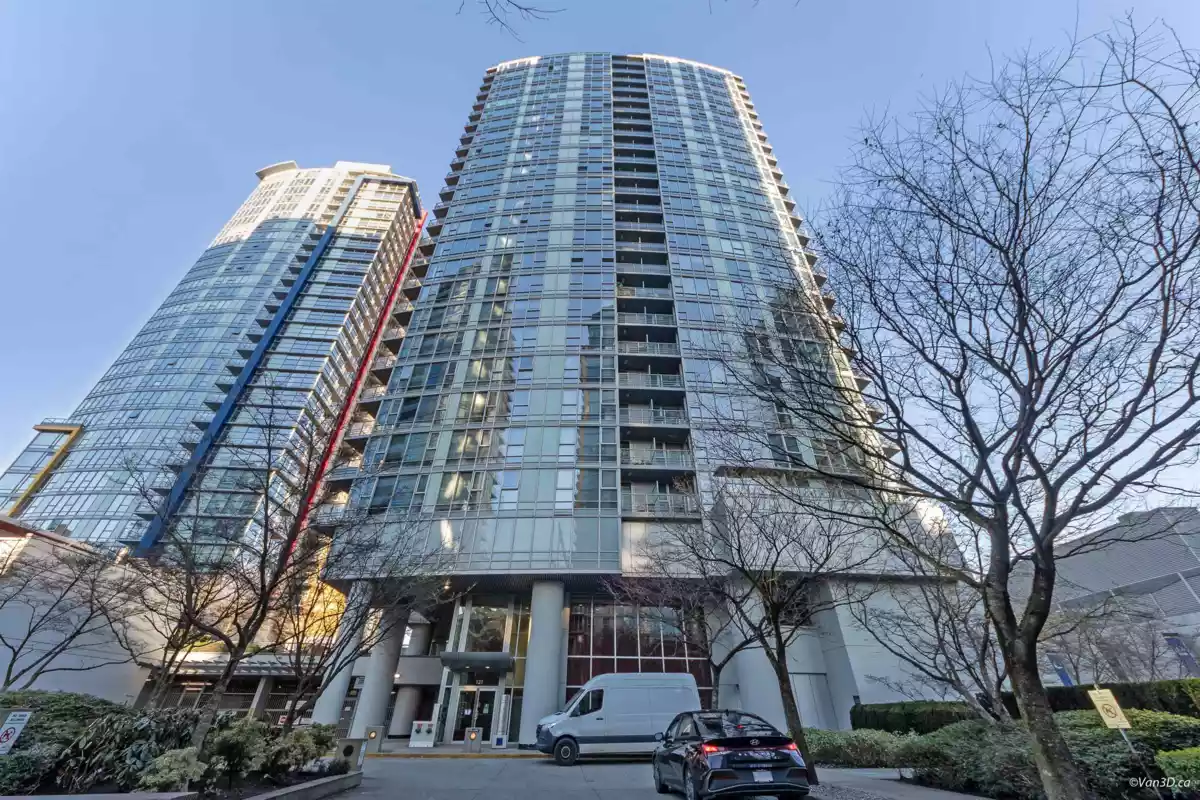 Garden / Landscaping Photo of 1209 131 Regiment Square, Vancouver, BC