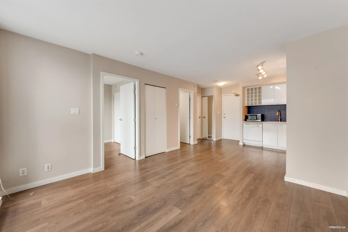 Kitchen Island Photo of 1209 131 Regiment Square, Vancouver, BC