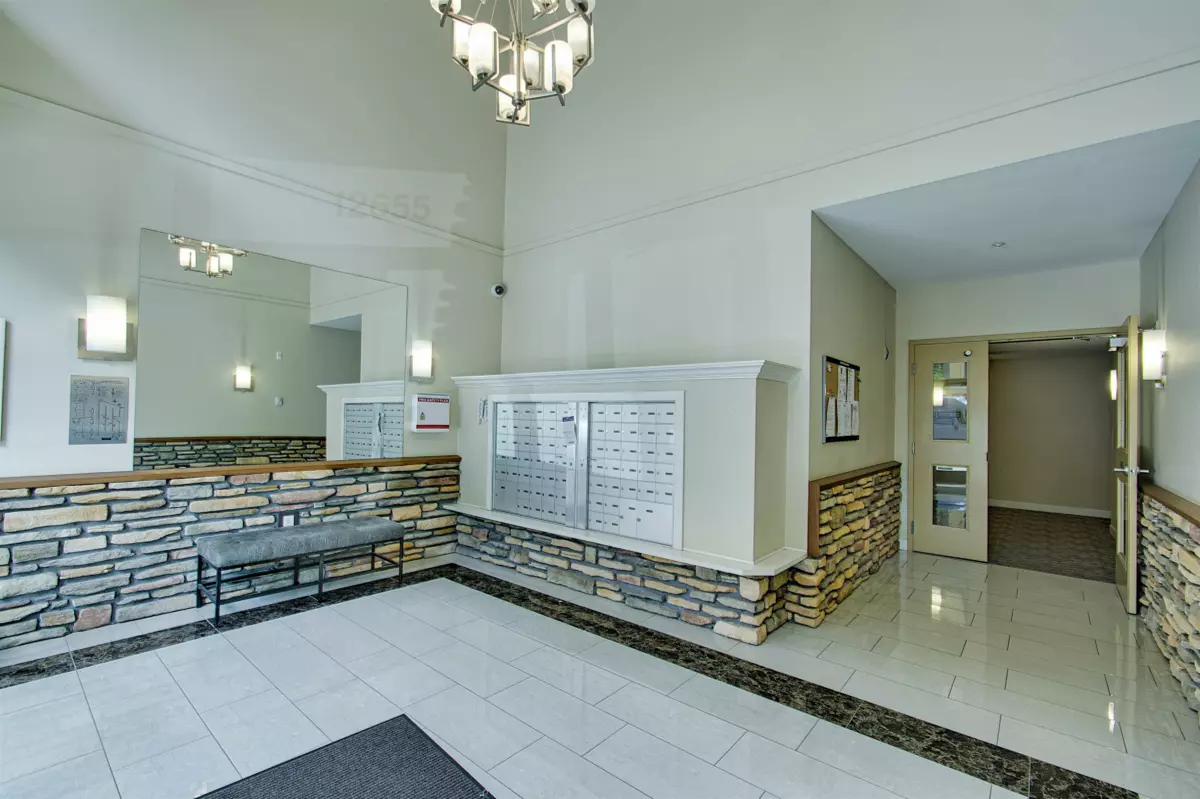 Entry Foyer Photo of 211 12655 190a Street, Pitt Meadows, BC