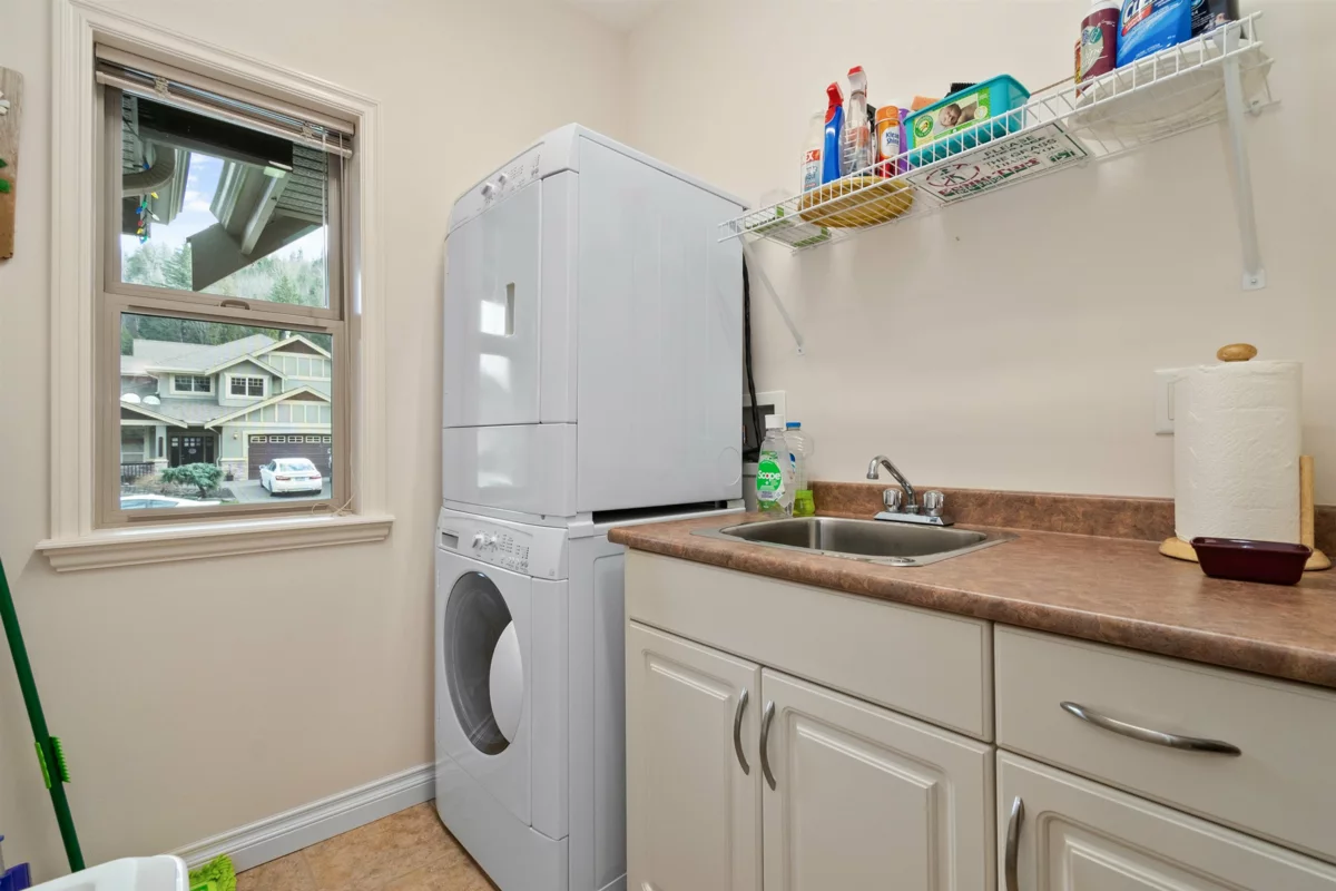 Entry Foyer Photo of 7955 Brookwood Place, Chilliwack, BC