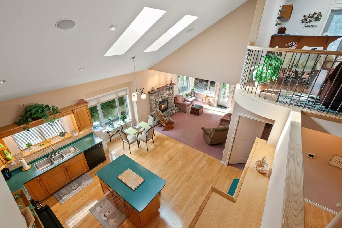 Kitchen Island Photo of 7955 Brookwood Place, Chilliwack, BC