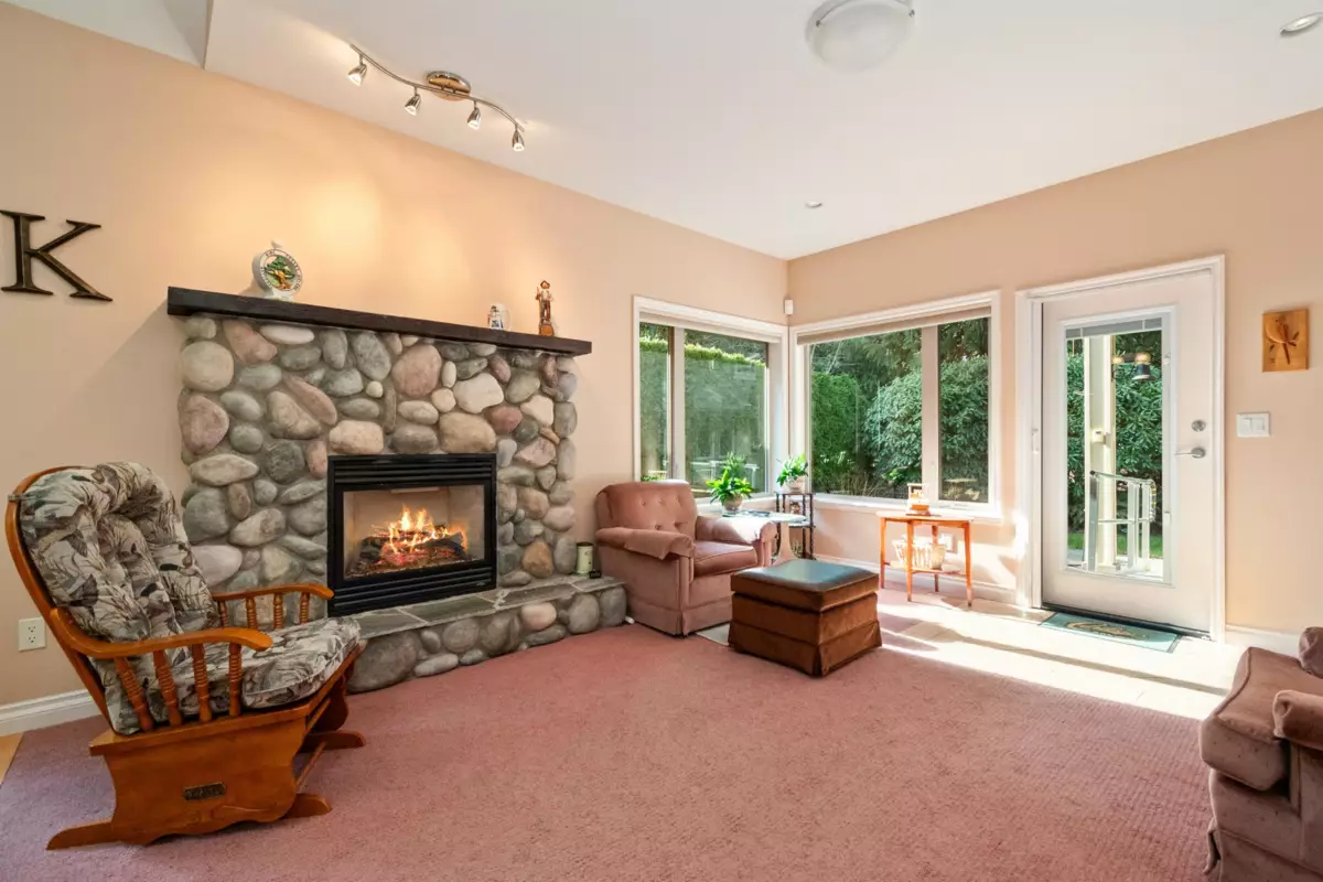 Kitchen Photo of 7955 Brookwood Place, Chilliwack, BC
