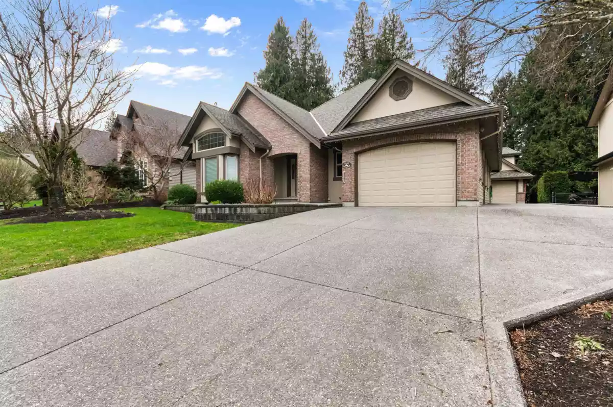 Swimming Pool Photo of 7955 Brookwood Place, Chilliwack, BC