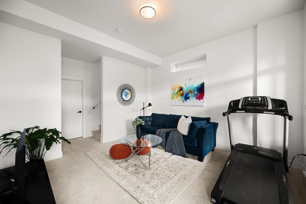 Entry Foyer Photo of 16 3552 Victoria Drive, Coquitlam, BC