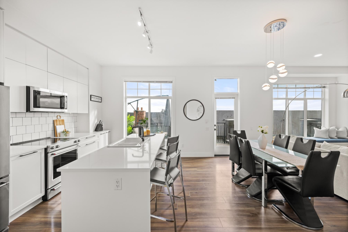 Kitchen Photo of 16 3552 Victoria Drive, Coquitlam, BC