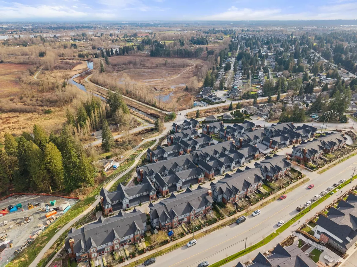 Swimming Pool Photo of 16 3552 Victoria Drive, Coquitlam, BC