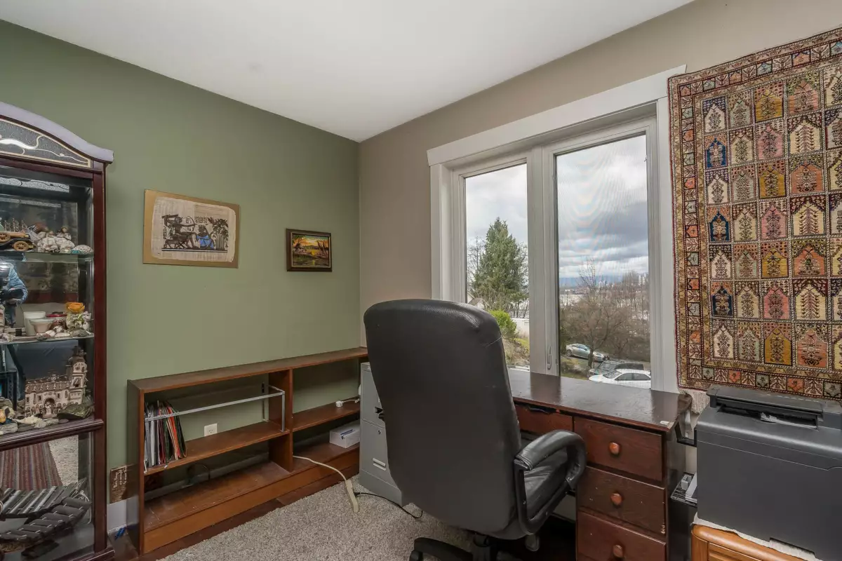 Kitchen Island Photo of 13838 116 Avenue, Surrey, BC