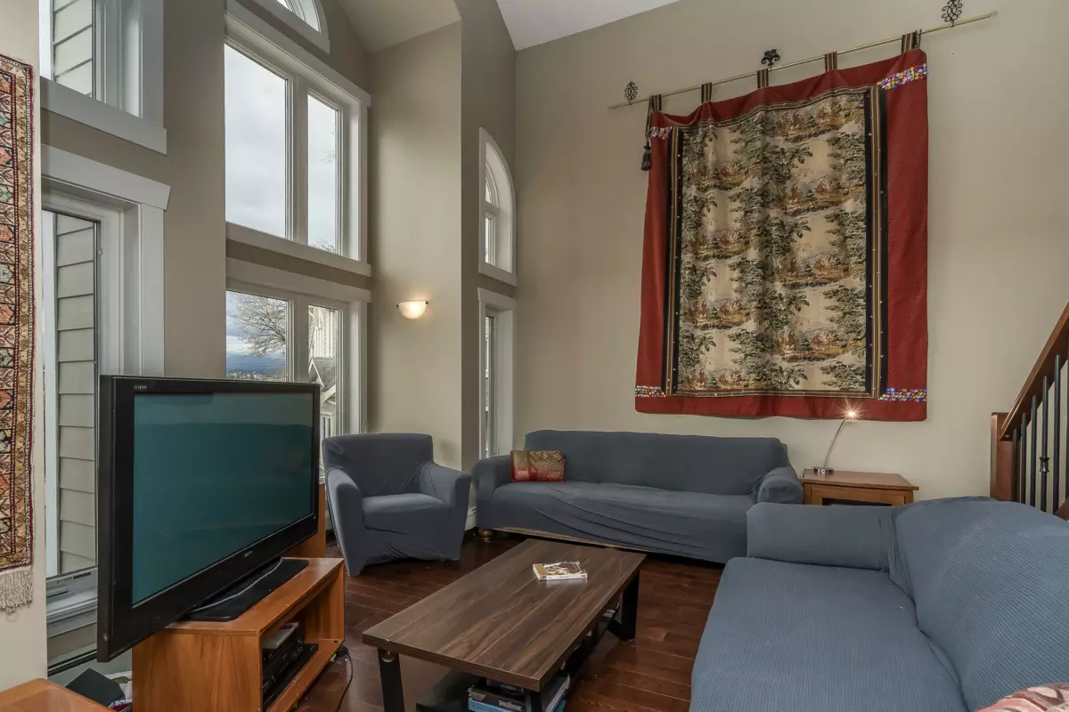 Kitchen Photo of 13838 116 Avenue, Surrey, BC