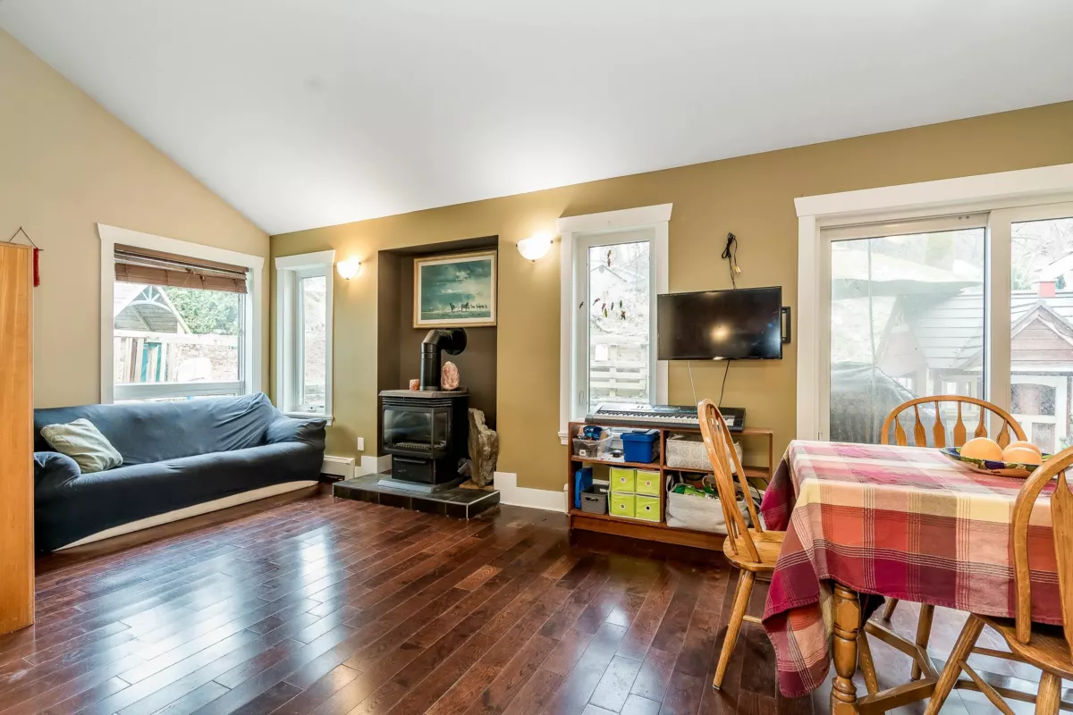 Mudroom Photo of 13838 116 Avenue, Surrey, BC