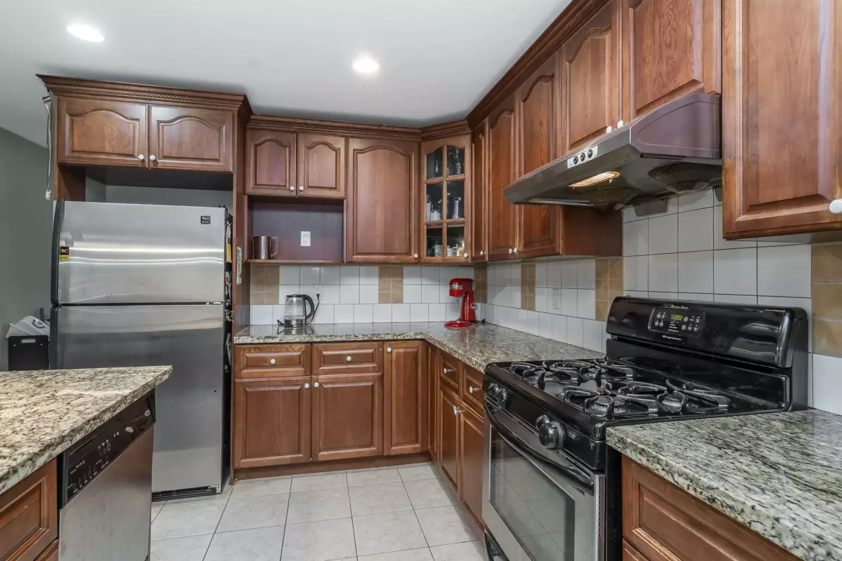 Powder Room Photo of 13838 116 Avenue, Surrey, BC