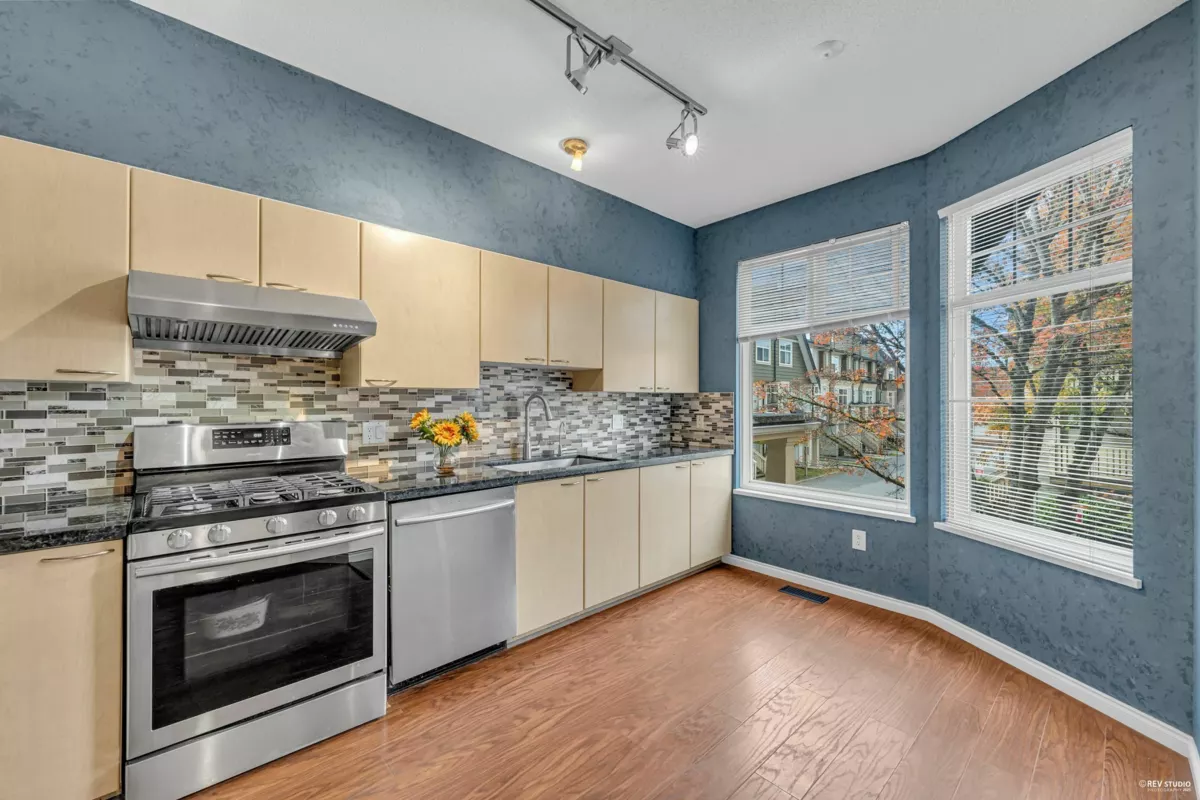 Living Room Photo of 88 3711 Robson Court, Richmond, BC