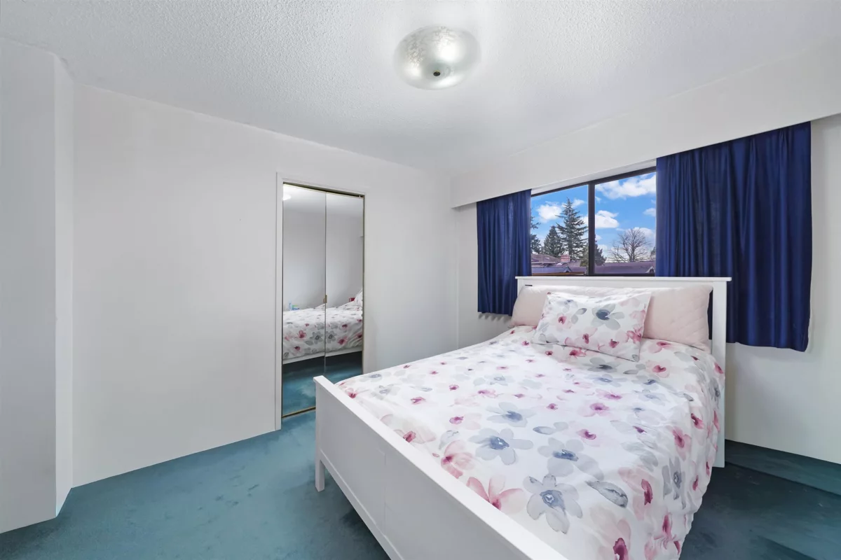 Hallway Photo of 5320 Spruce Street, Burnaby, BC