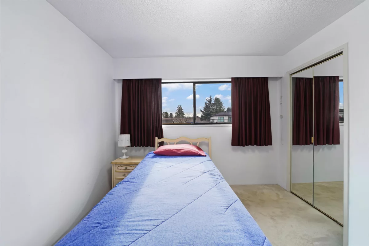 Mudroom Photo of 5320 Spruce Street, Burnaby, BC